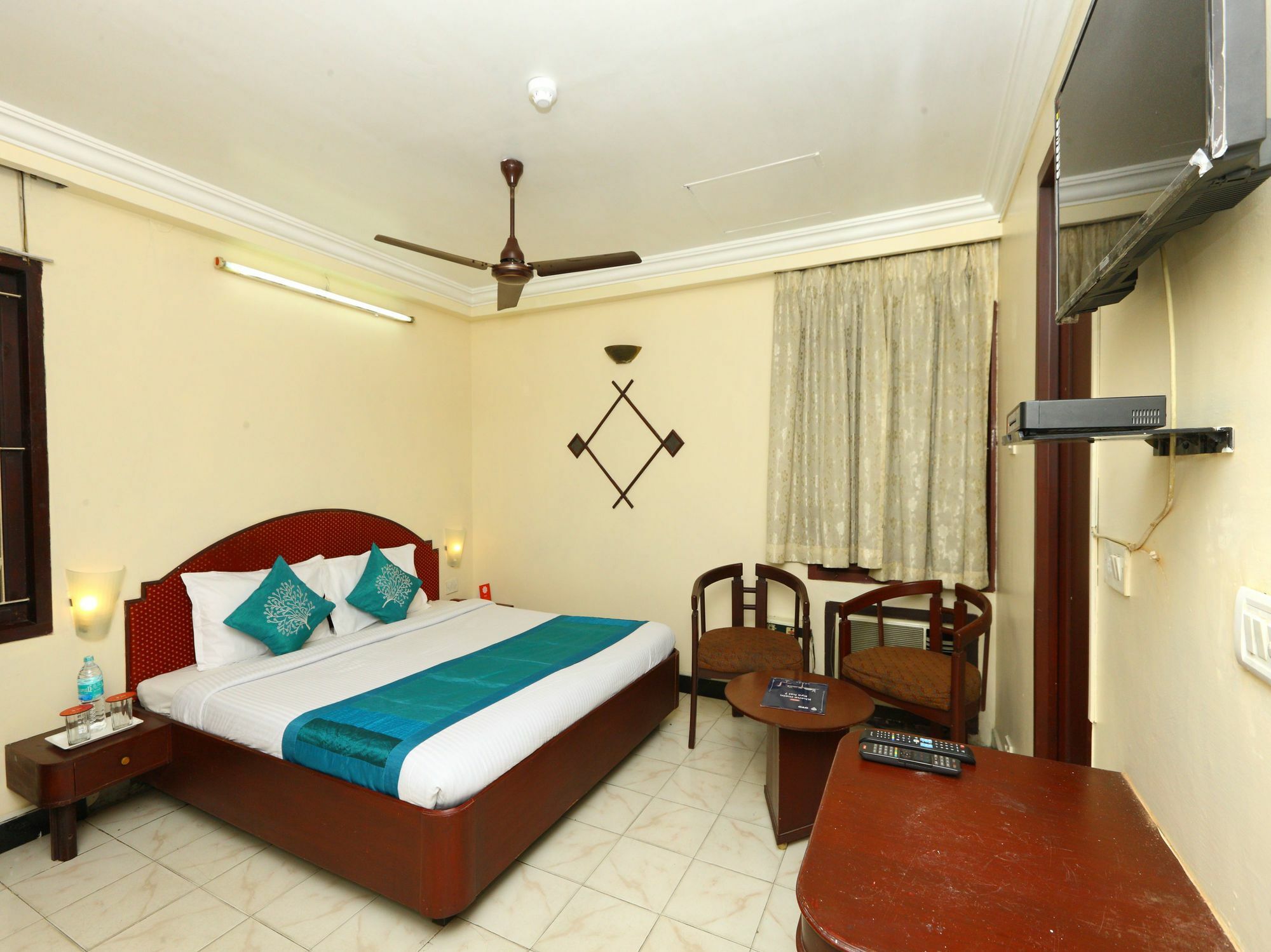 Oyo 6759 Sky Park Hotel 3*