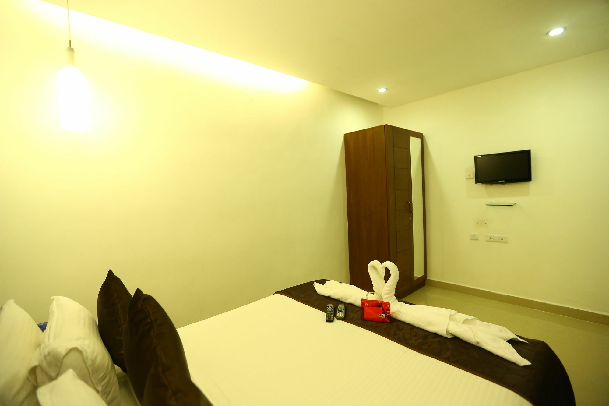 Oyo 10744 Trade Centre Hotel Chennai