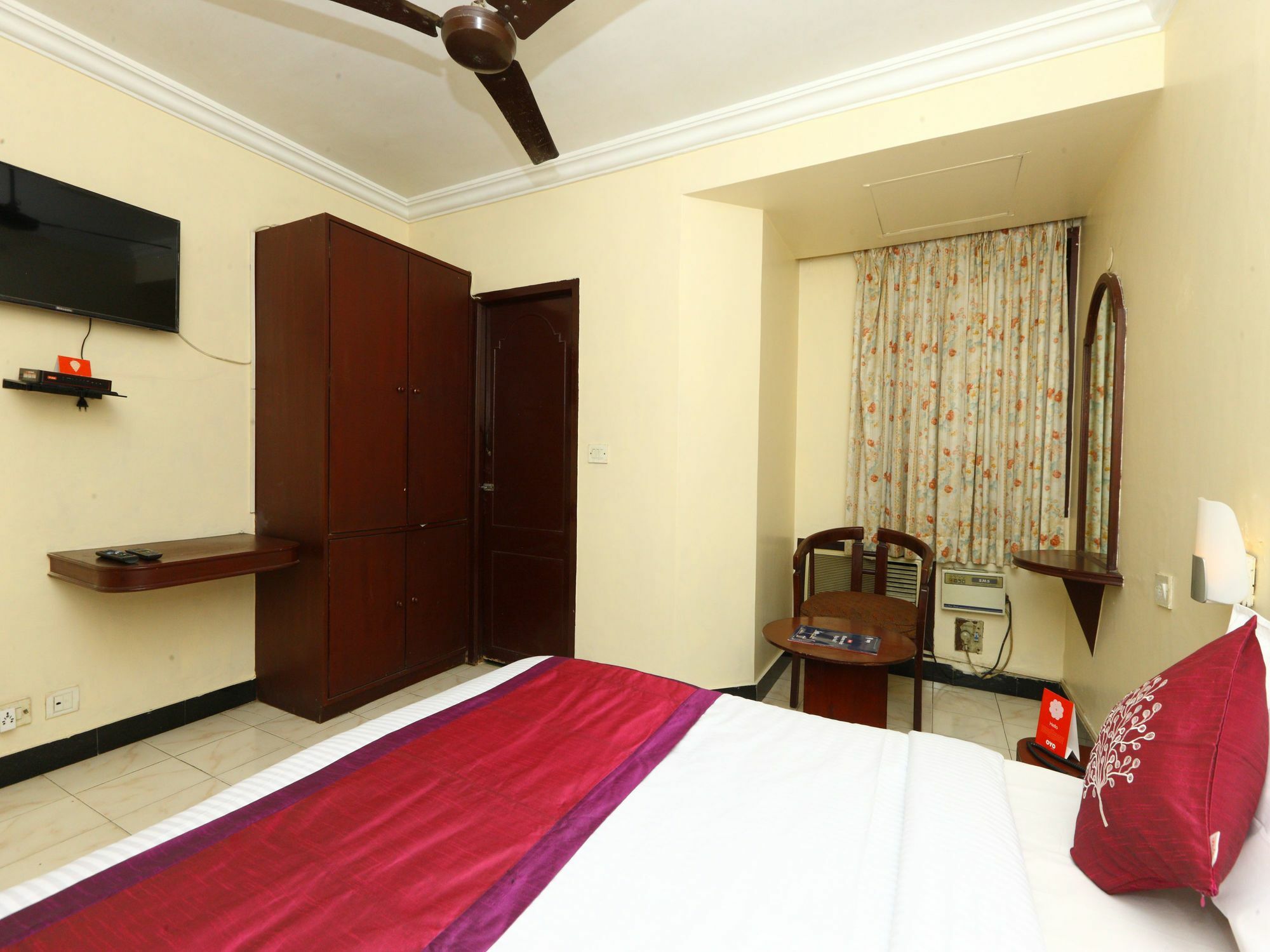 Oyo 6759 Sky Park Hotel 3*