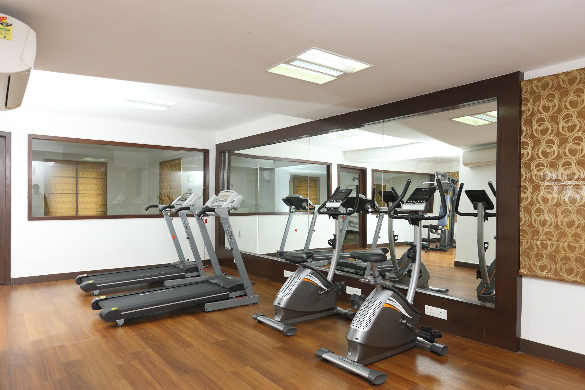 Hotel Oyo 37 Silverkey Thuraipakkam Chennai