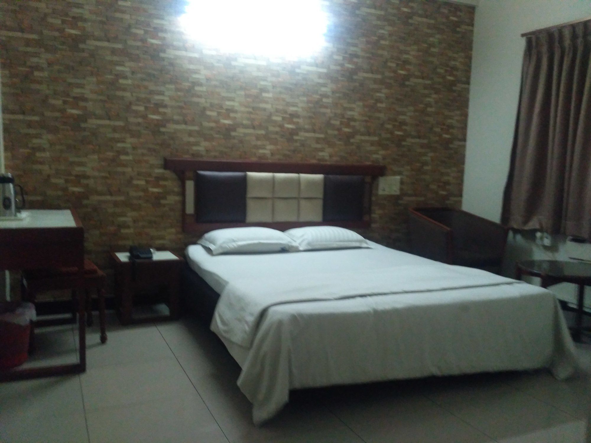 Sakthi Priya Hotel 2*
