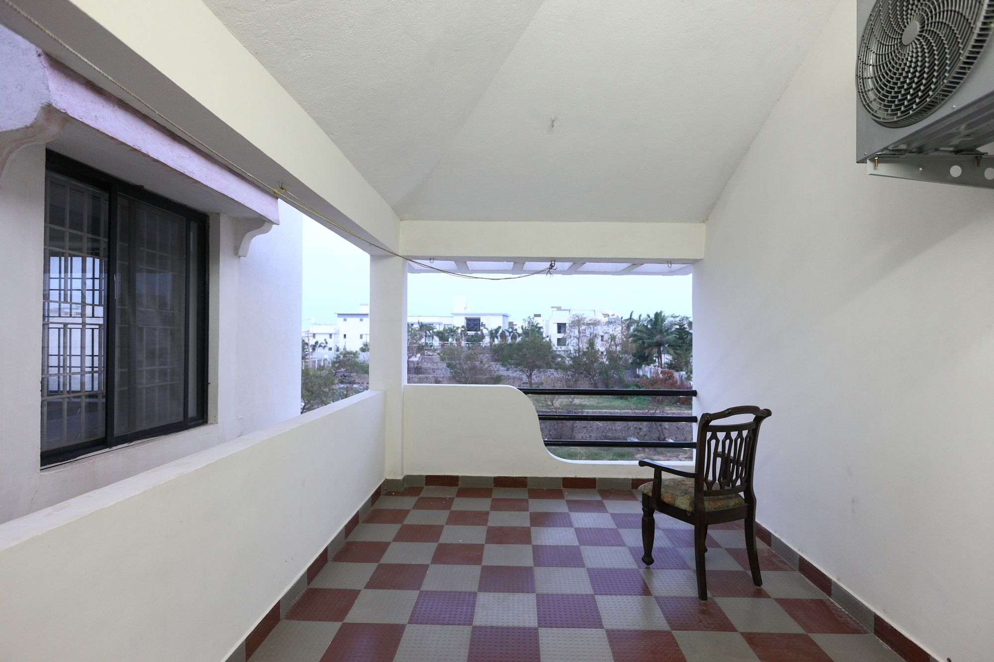 Oyo 8282 Heritage Residency 2*