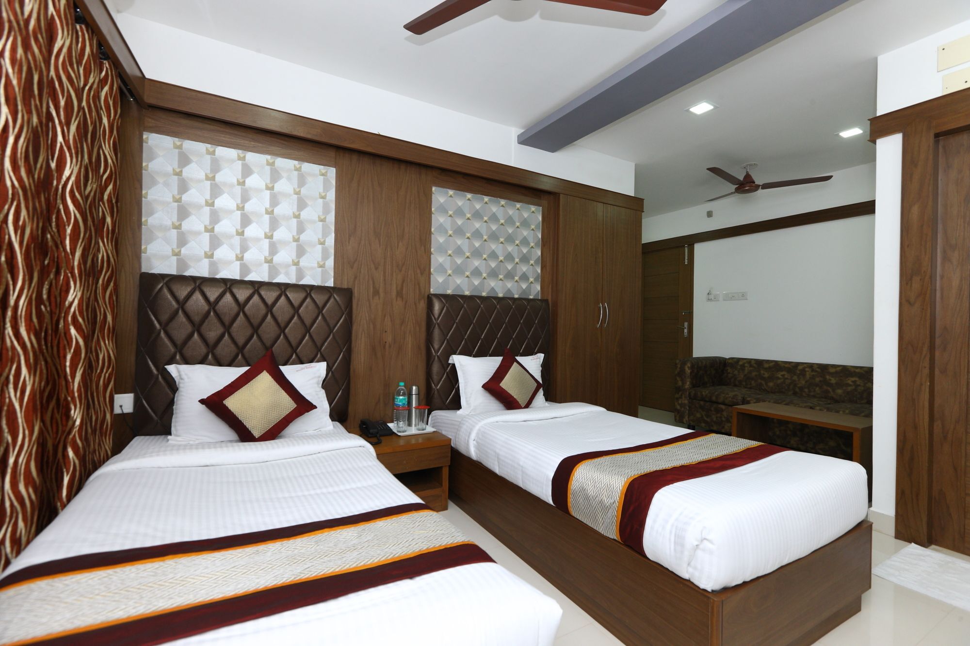 Hotel Oyo 6626 Khaleej Residency