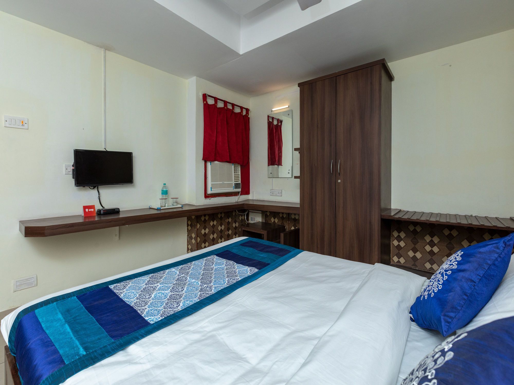 Oyo Flagship 15018 Golden Manor Hotel 3*