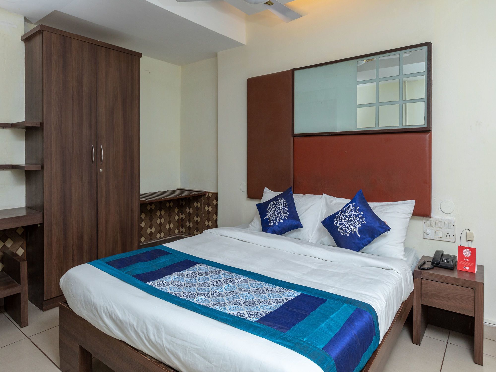 Hotel Oyo Flagship 15018 Golden Manor 3*