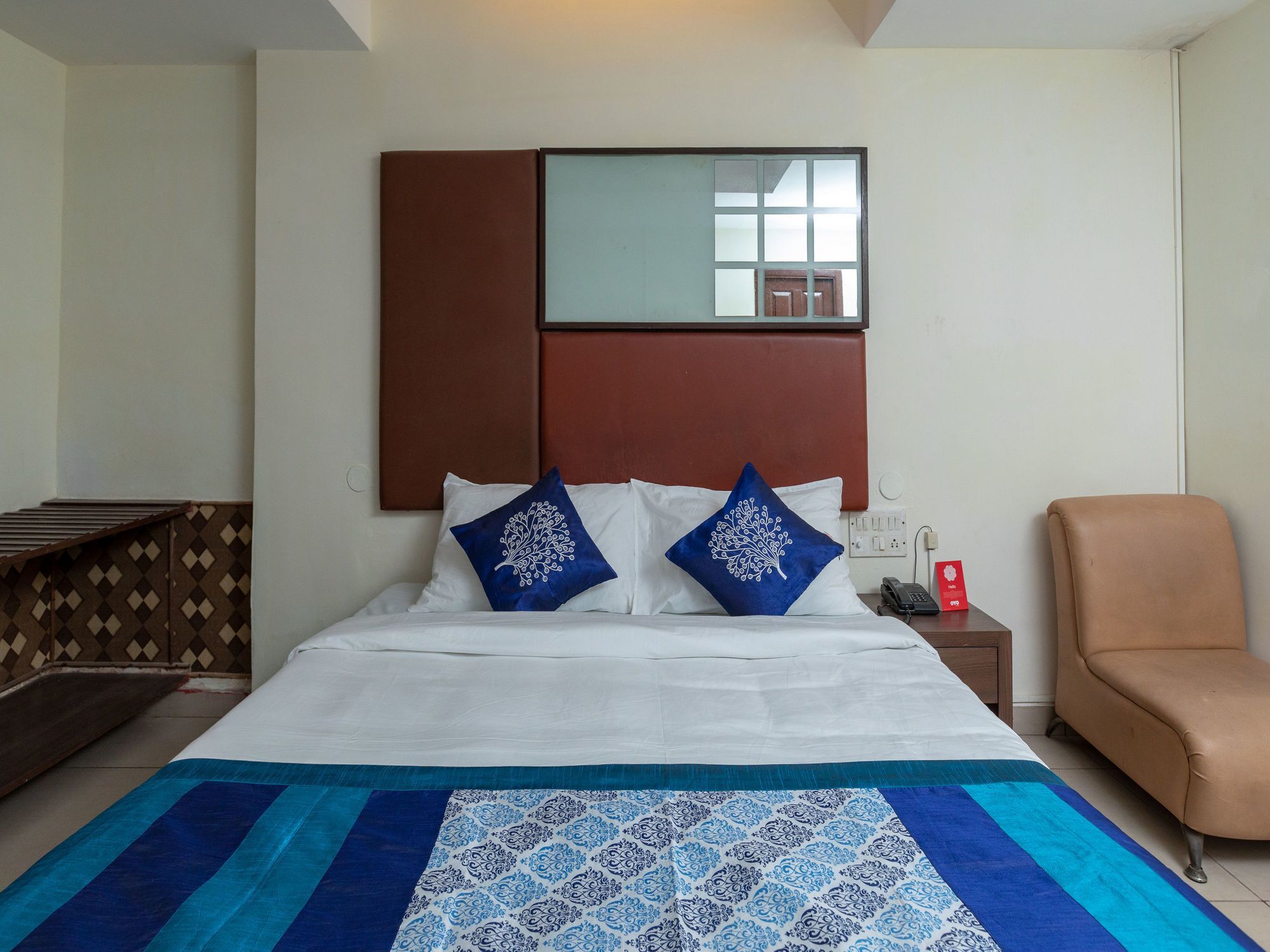Hotel Oyo Flagship 15018 Golden Manor 3*