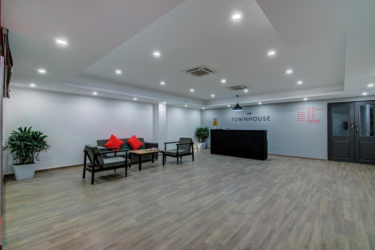 Oyo Townhouse 42 Urvashi Theatre 3*