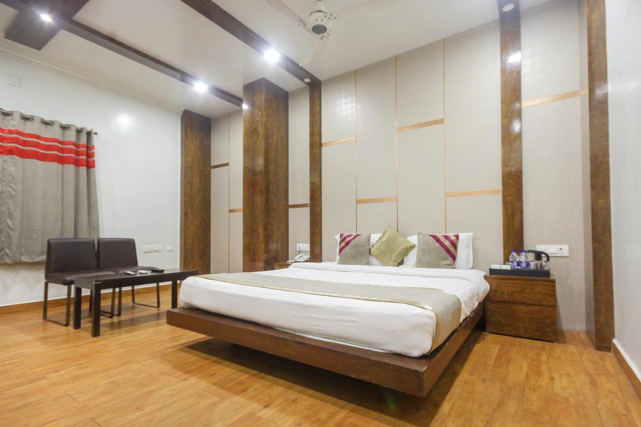 Palette - Bungalow8 & Hotel