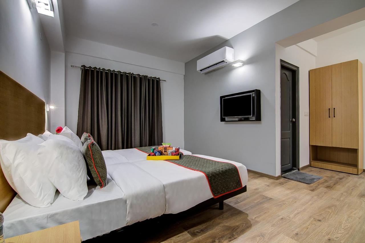 Oyo Townhouse 42 Urvashi Theatre Hotel
